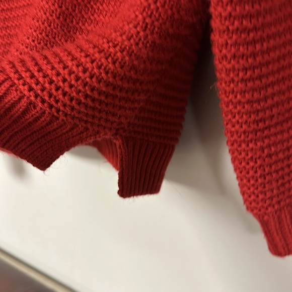 Beautiful Women’s Rich Crimson Red Casual Turtleneck Sweater, Medium - Picture 4 of 6